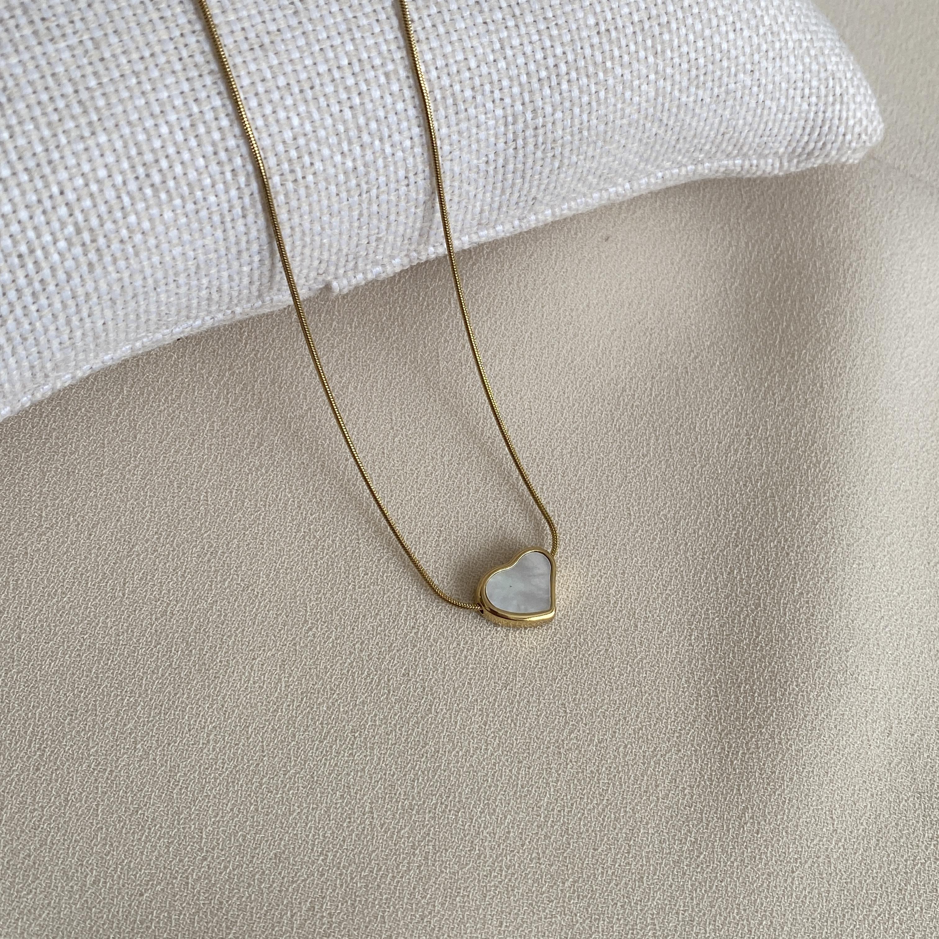 Çelik Gold Rengi Sedefl Kalp Uçlu Kolye