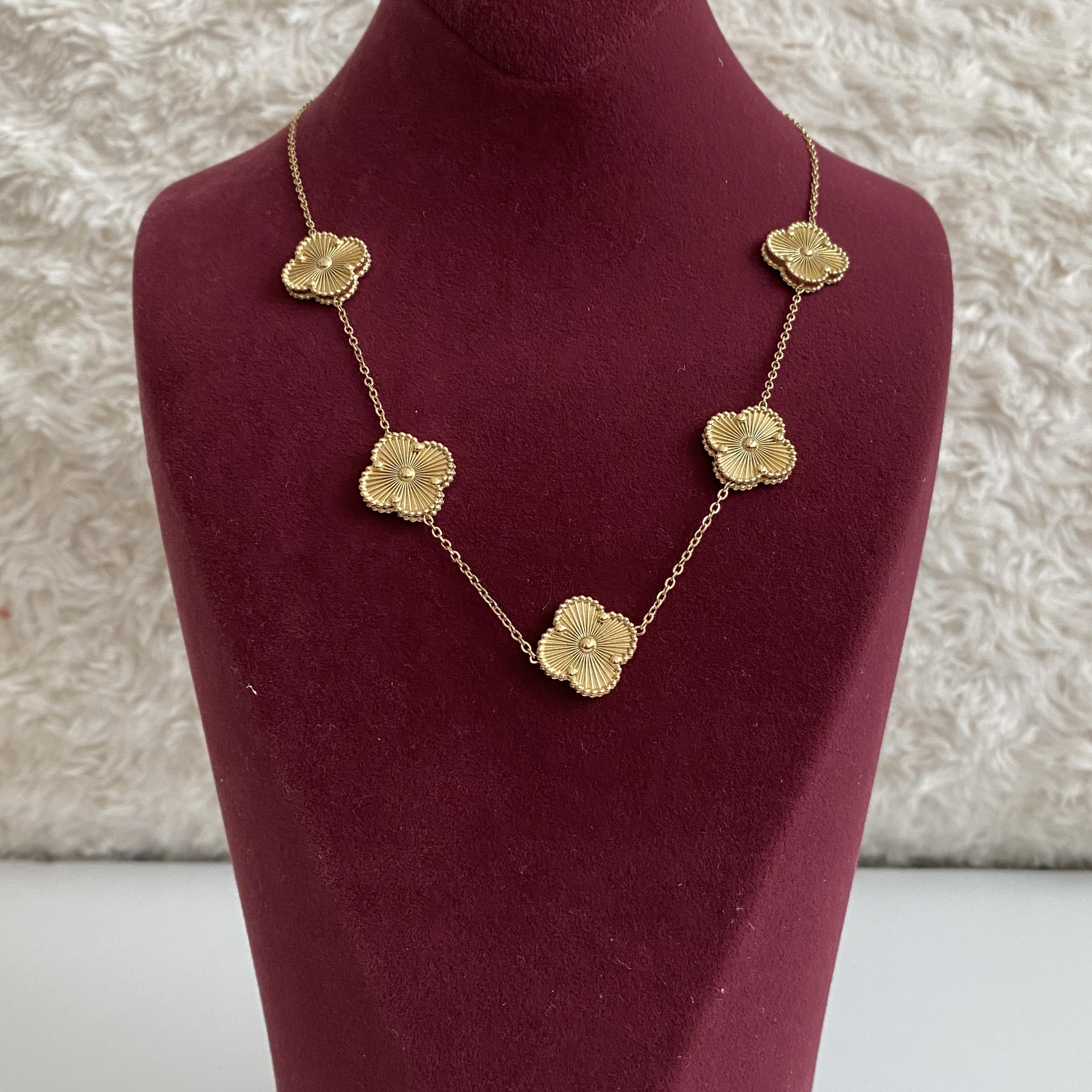 Çelik Gold Rengi Yonca Kolye