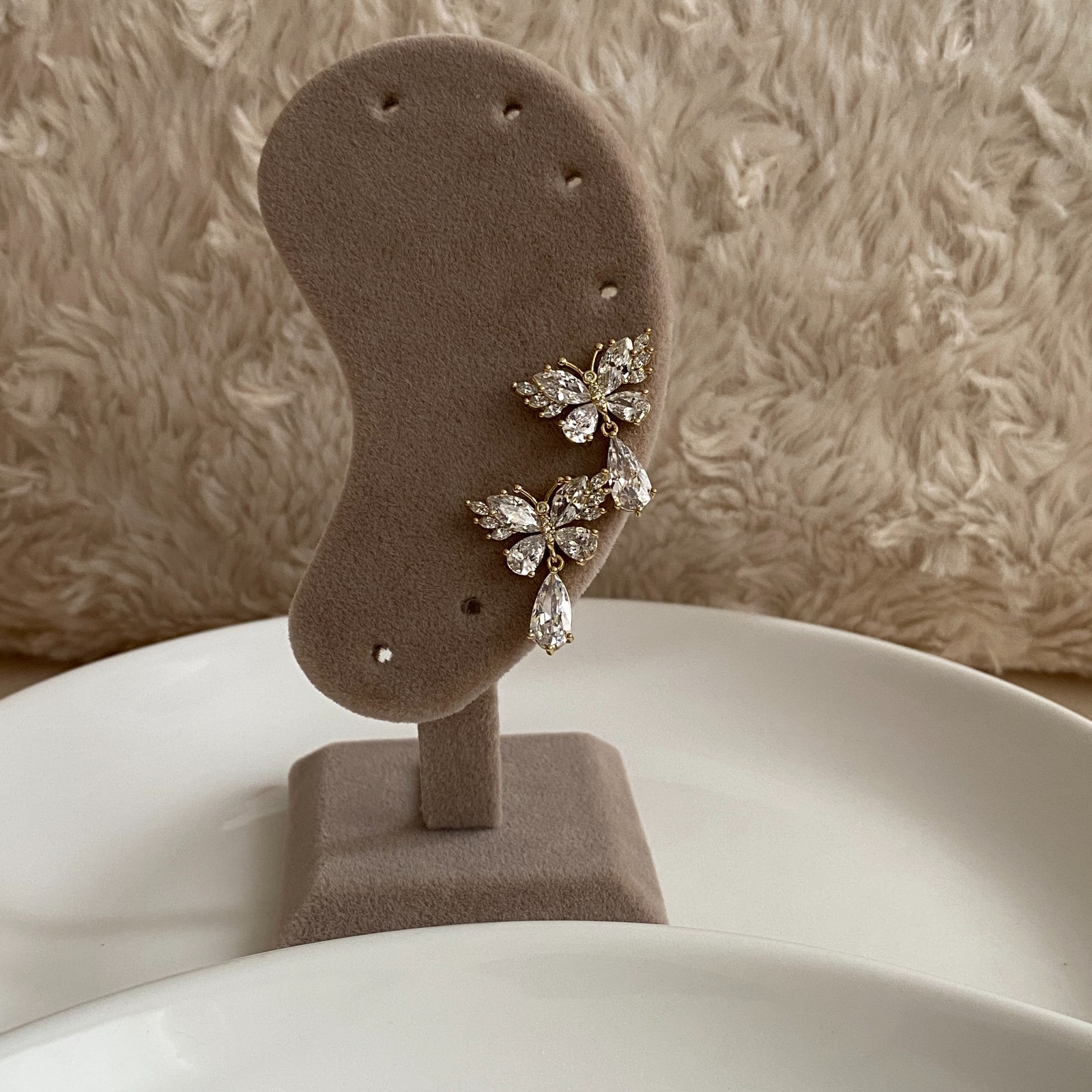 Xuping Baget Taşlı Kelebek Küpe