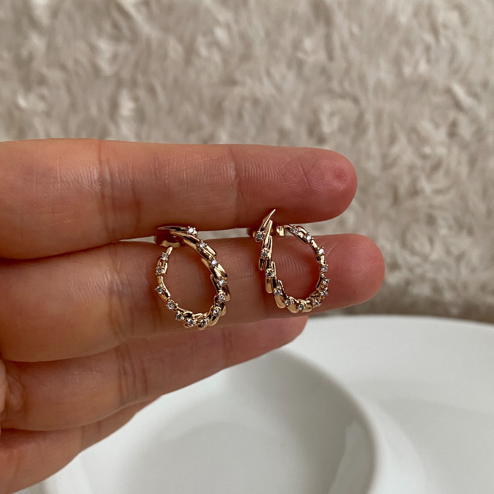 Xuping Rose Rengi Taşlı Burgu Küpe