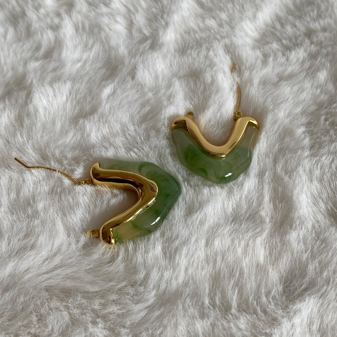 Çelik Gold Rengi Doğal Taşlı Küpe