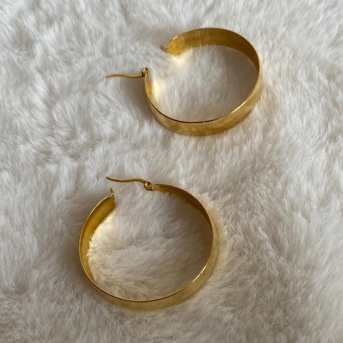 Çelik Gold Rengi Kesme Büyük Halka Küpe