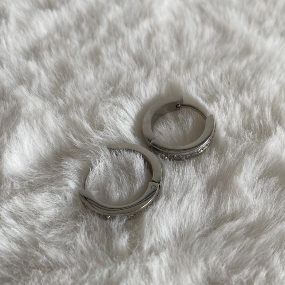 Çelik Silver Rengi Taşlı Halka Küpe