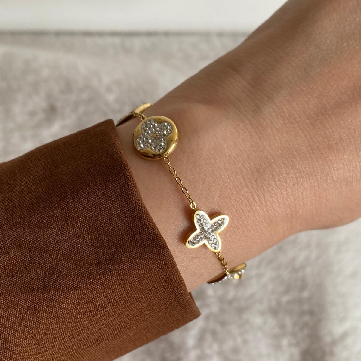 Çelik Gold Zincirli Beyaz Plaka Taşlı Bileklik