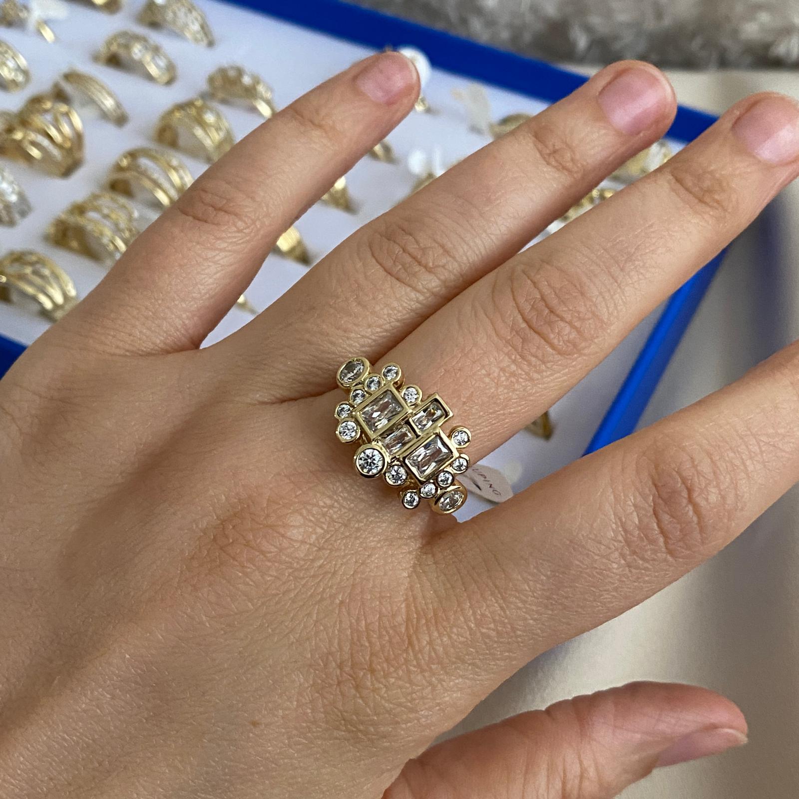 Xuping Gold Rengi Geometrik Taşlı Yüzük