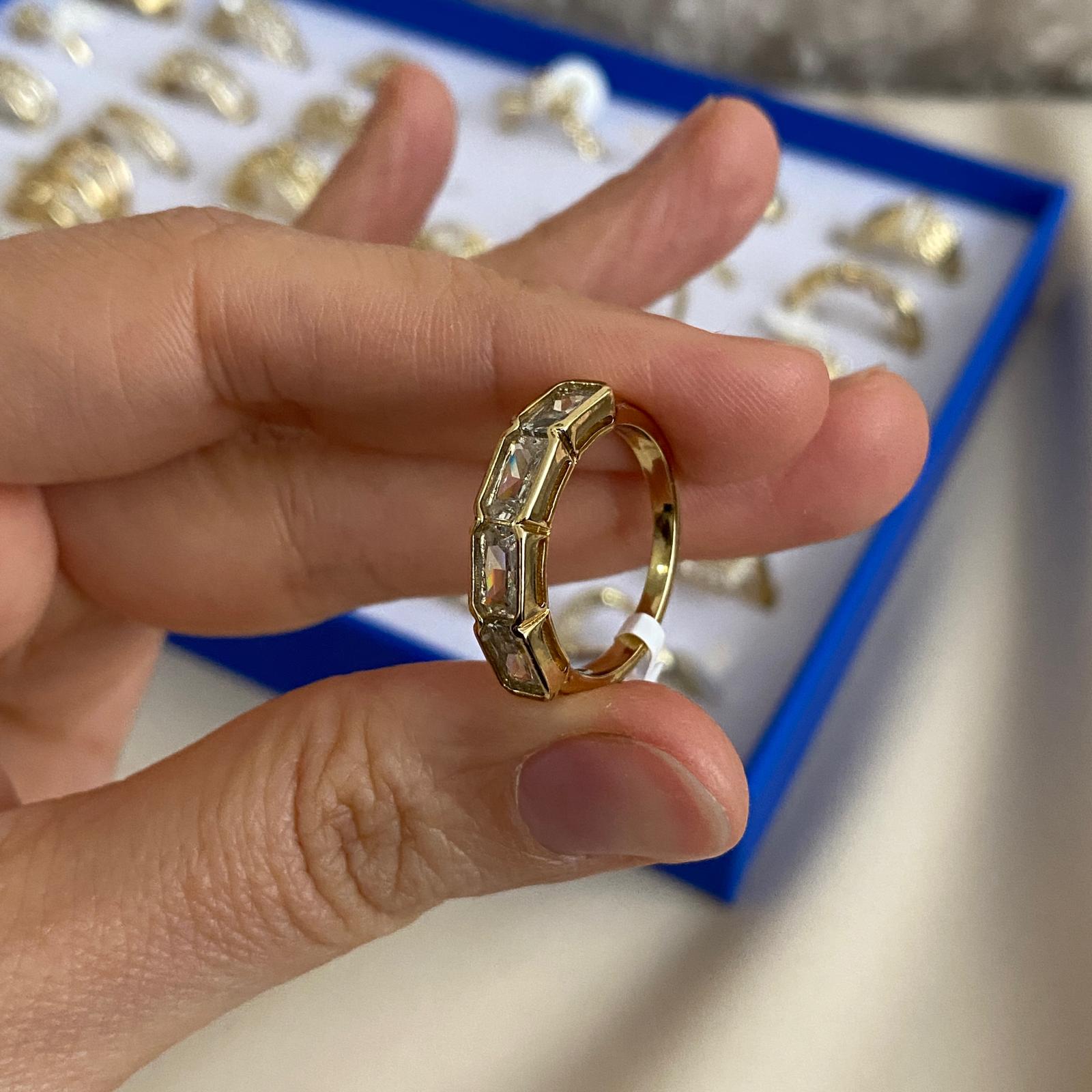 Xuping Gold Rengi Dikdörtgen Taşlı Yüzük