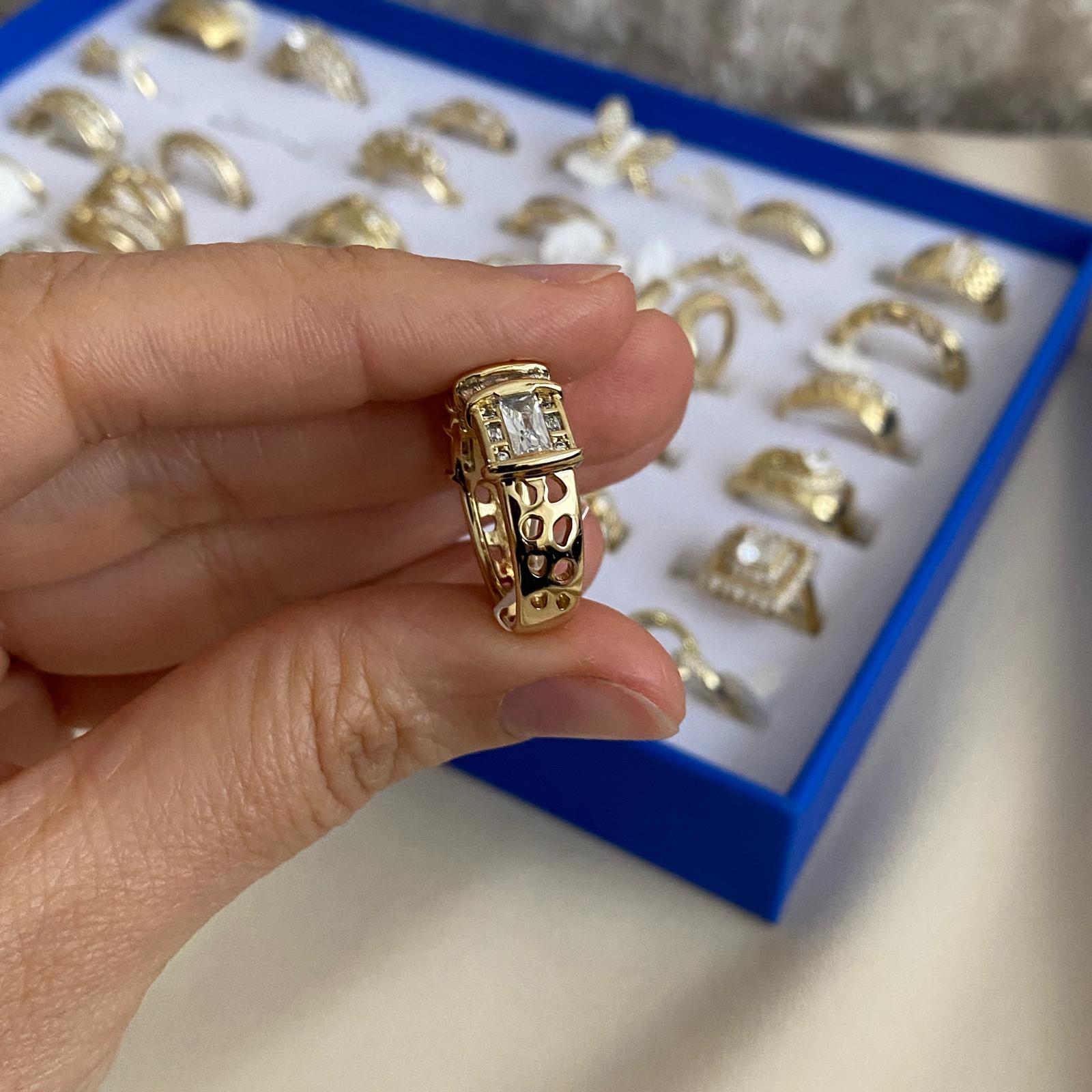 Xuping Dikdirtgen Baget Taşlı Yüzük