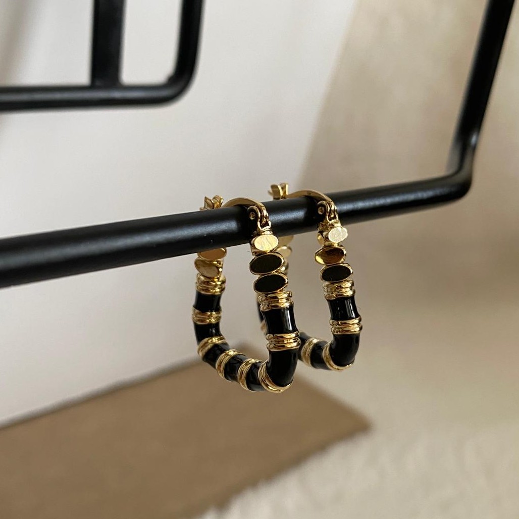 FJ Gold Rengi Siyah  Kesme Taş Detaylı Küpe