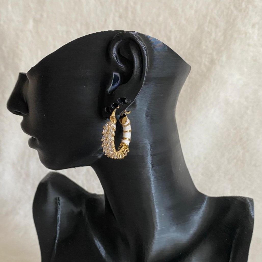 FJ Zirkon Taşlı Beyaz Kesme Taş Detaylı Küpe