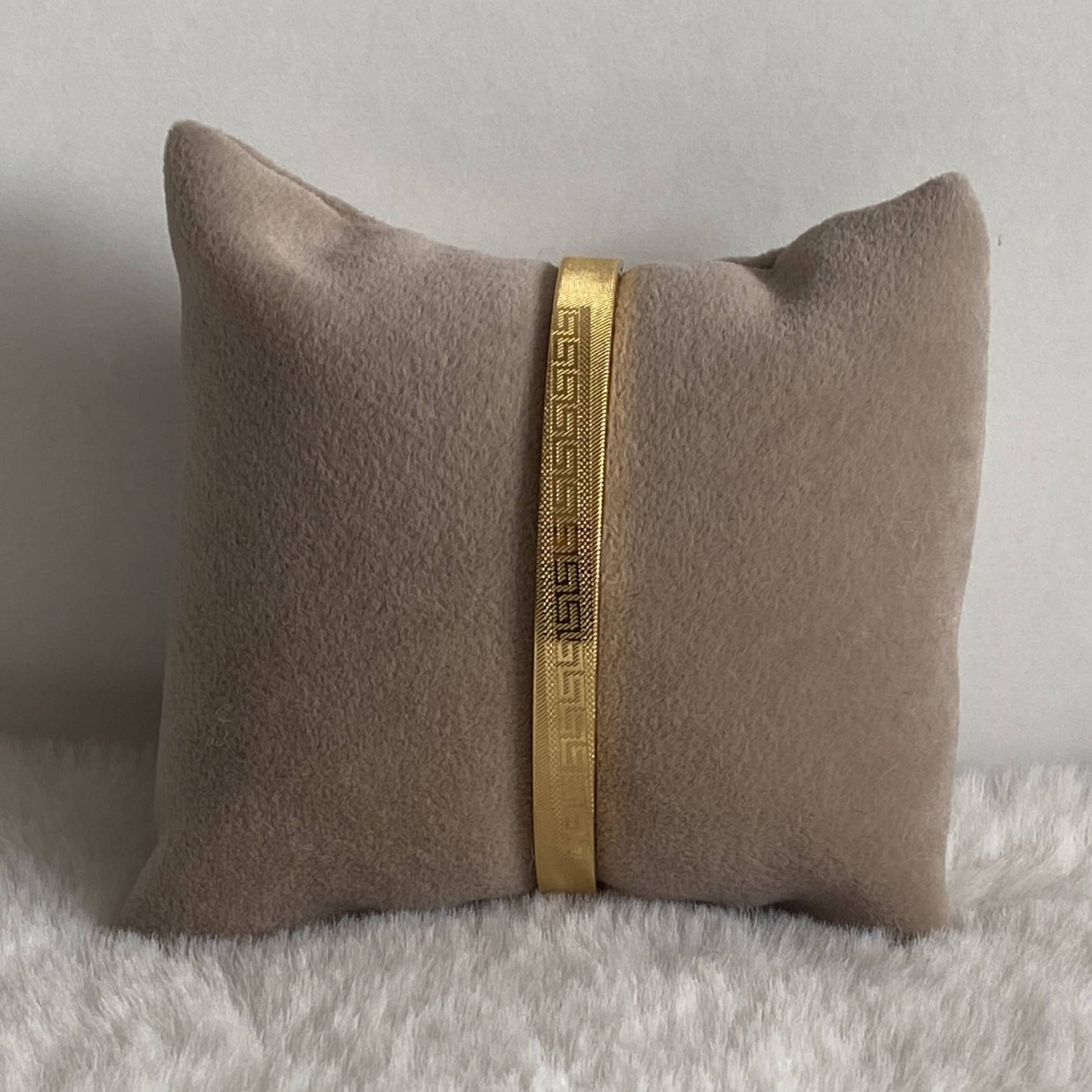 Çelik Gold Rengi Grek Desenli Kelepçe