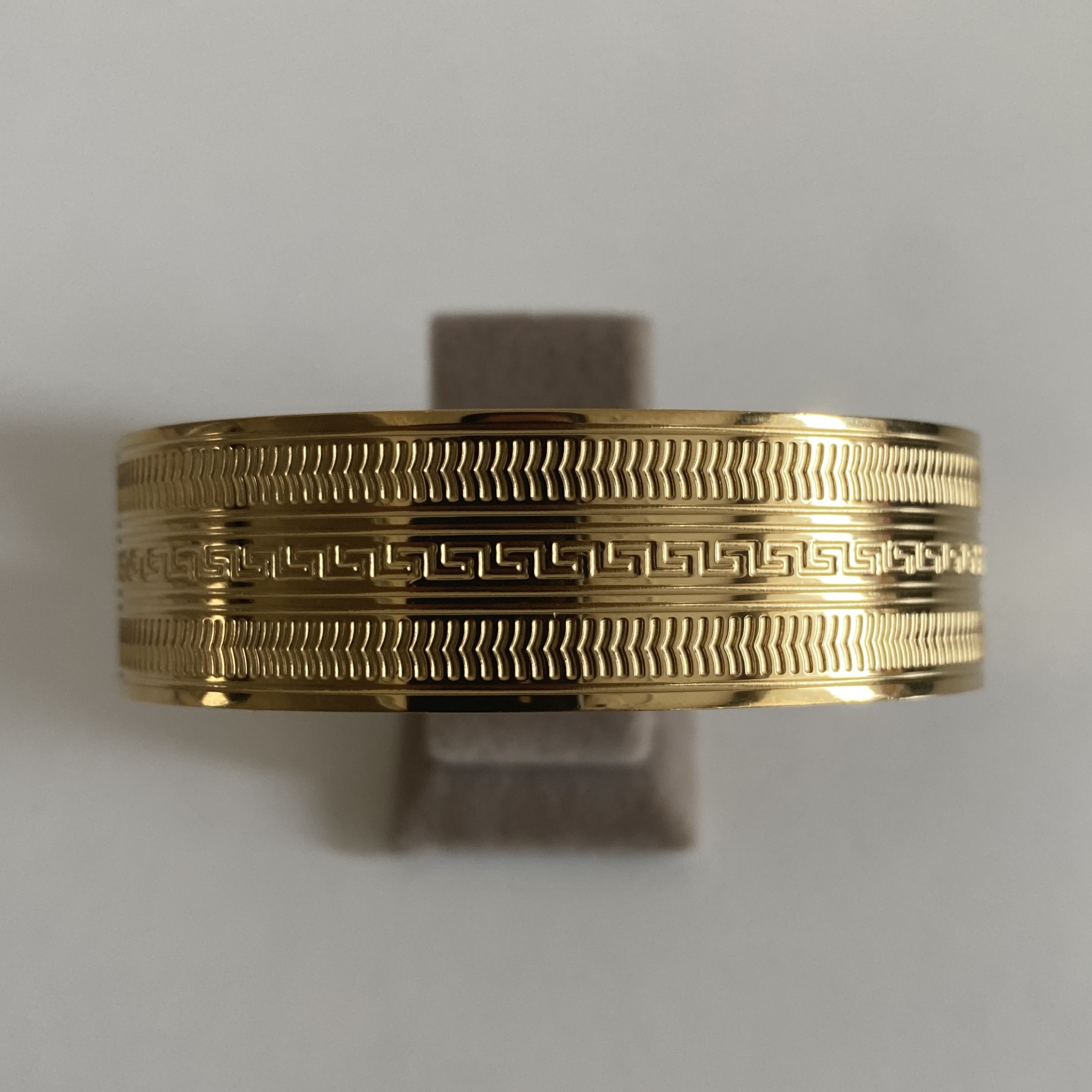 Çelik Gold Rengi  Grek Desenli Kalın Kelepçe