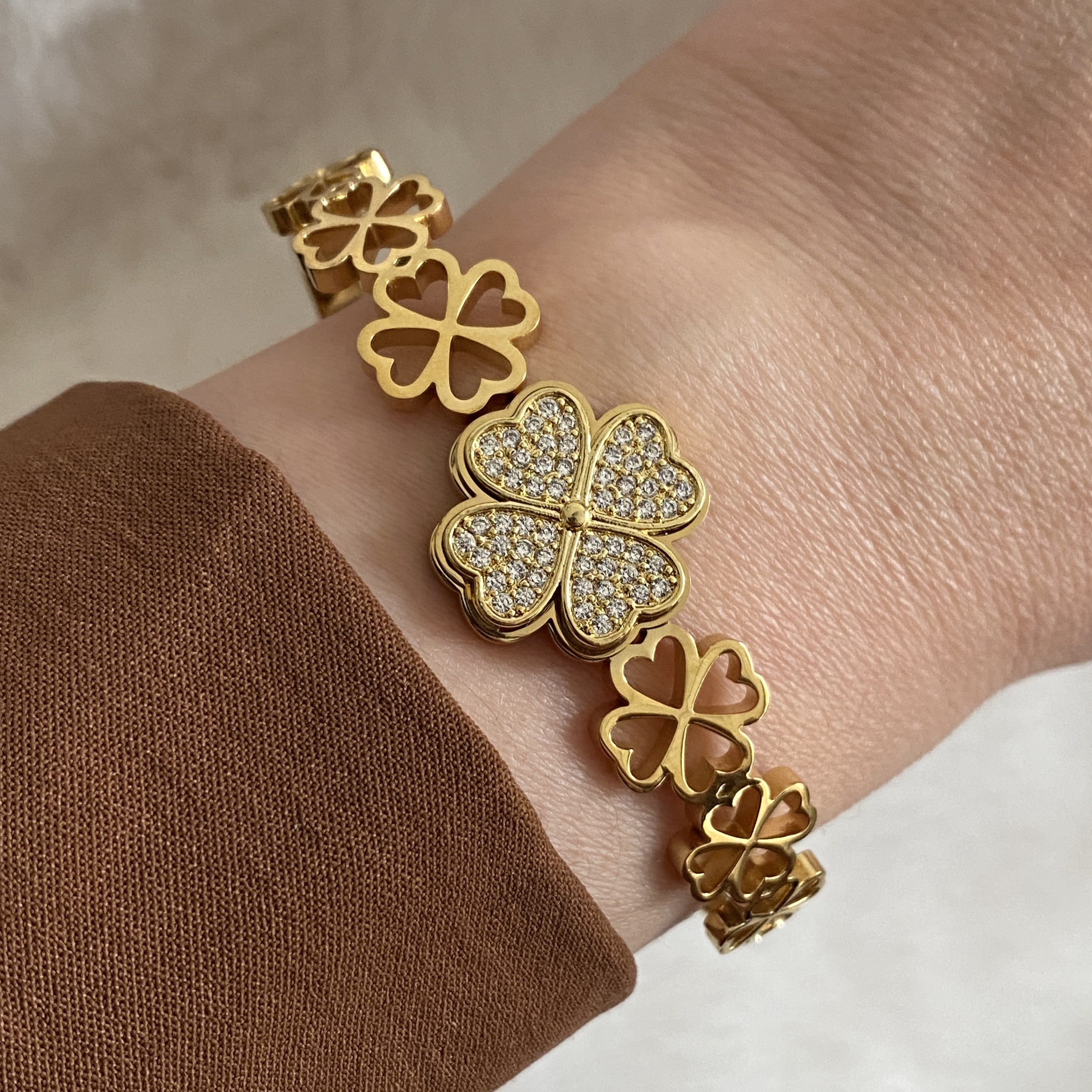 Çelik Gold Rengi Yonca Kelepçe