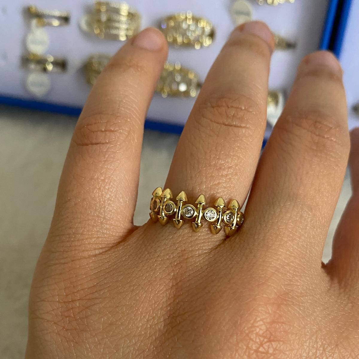 Xuping Gold Rengi Çivi Detaylı Yüzük