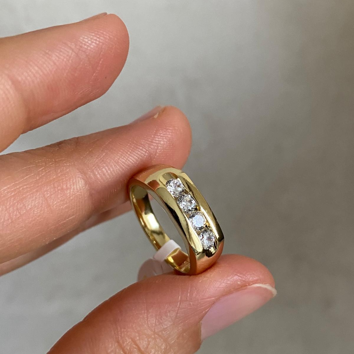 Xuping Gold Rengi Taşlı Küt Yüzük