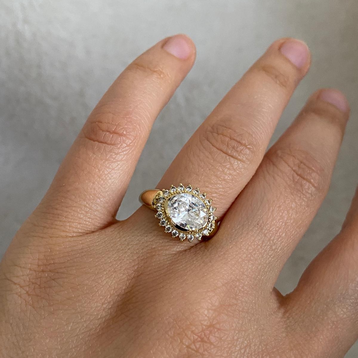 Xuping Gold Rengi Büyük Taşlı Yüzük