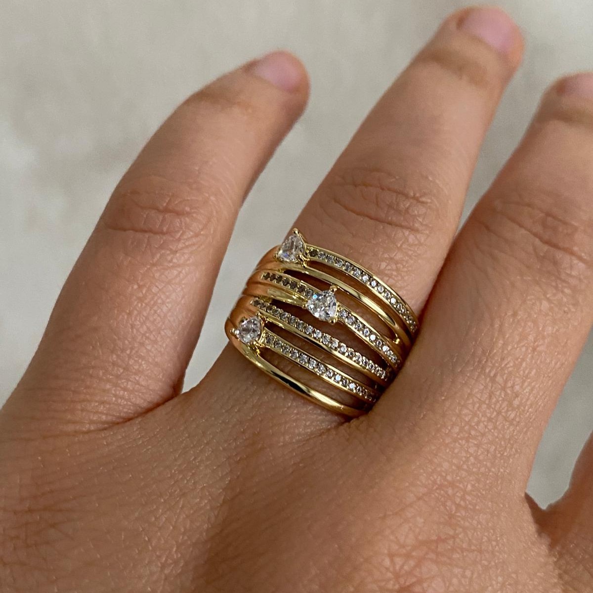 Xuping Gold Rengi Serpme Taşlı Yüzük