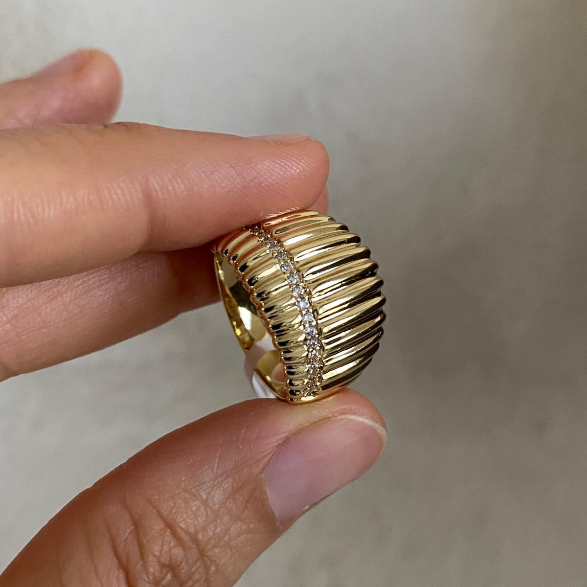 Xuping Gold Rengi Taşlı Dome Yüzük