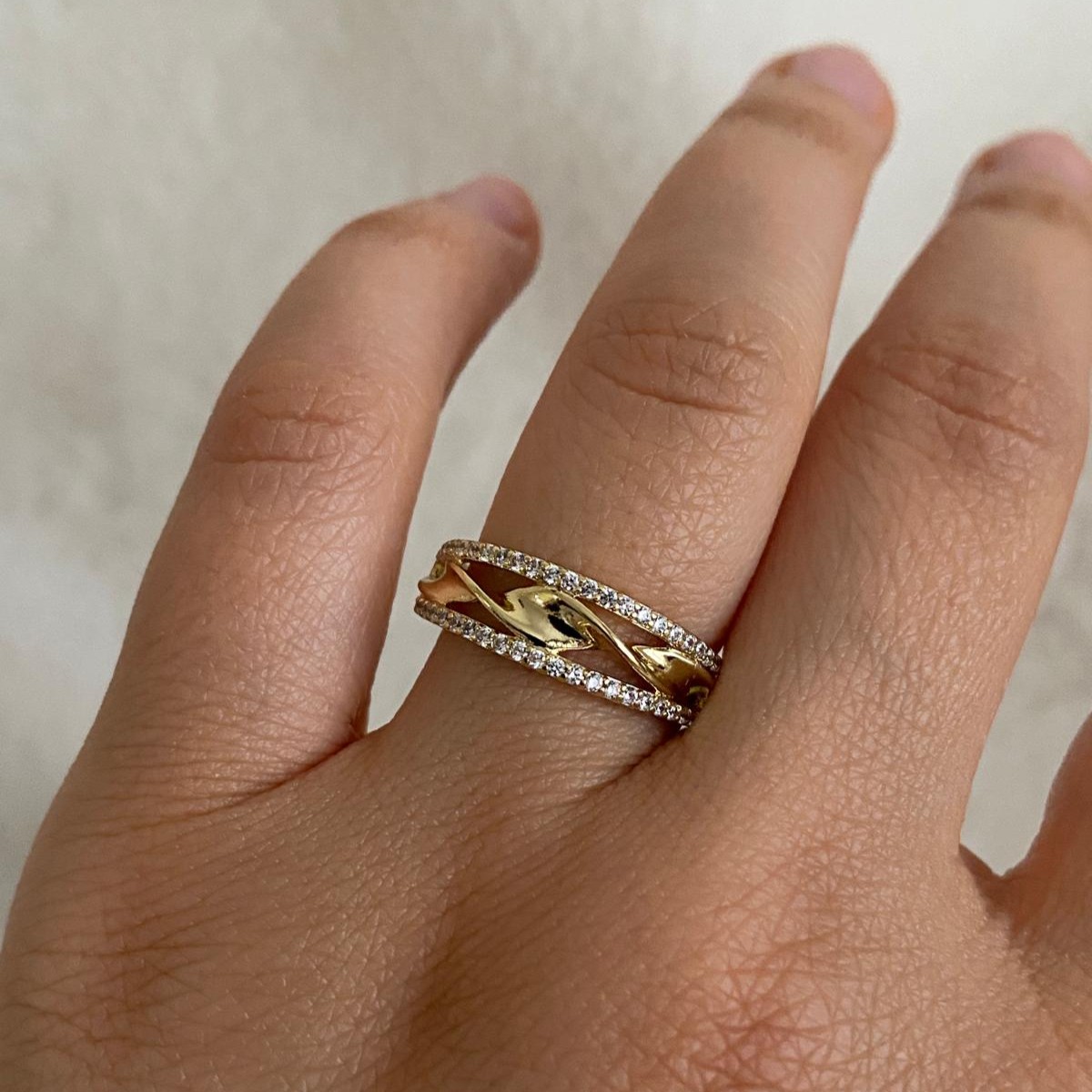 Xuping Gold Rengi İki Tarafı Taşlı Burgu Yüzük