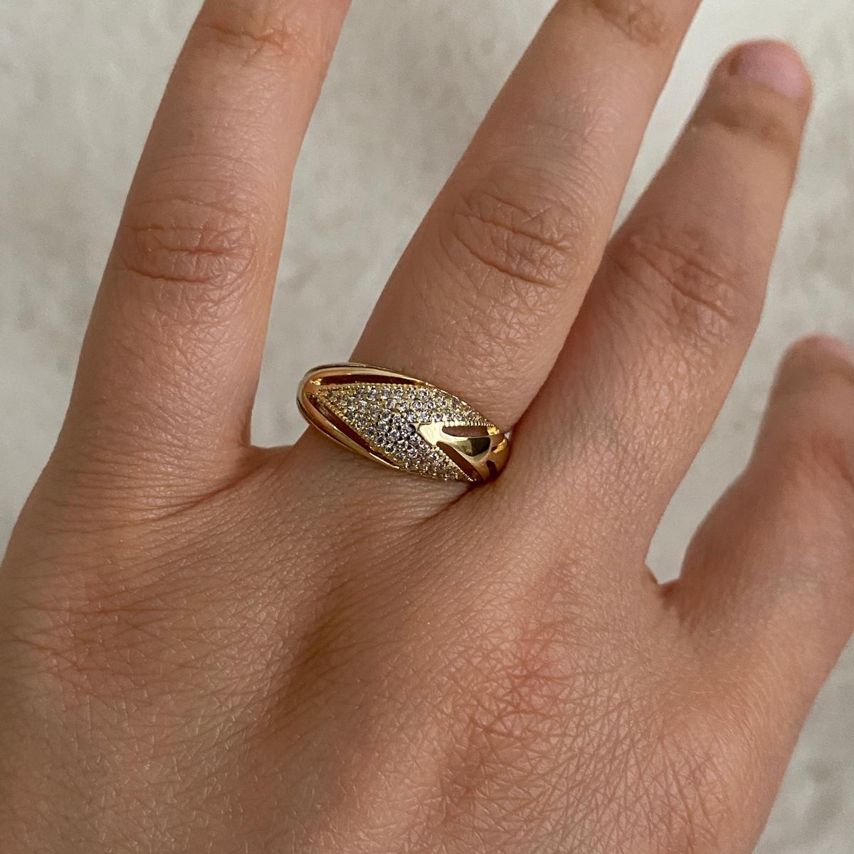 Xuping Gold Rengi Taşlı Zarif Yüzük