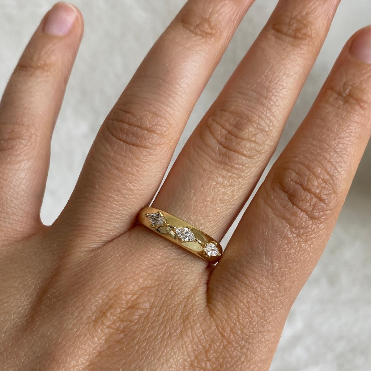 Xuping Gold Rengi Taşlı Zarif Alyans Yüzük