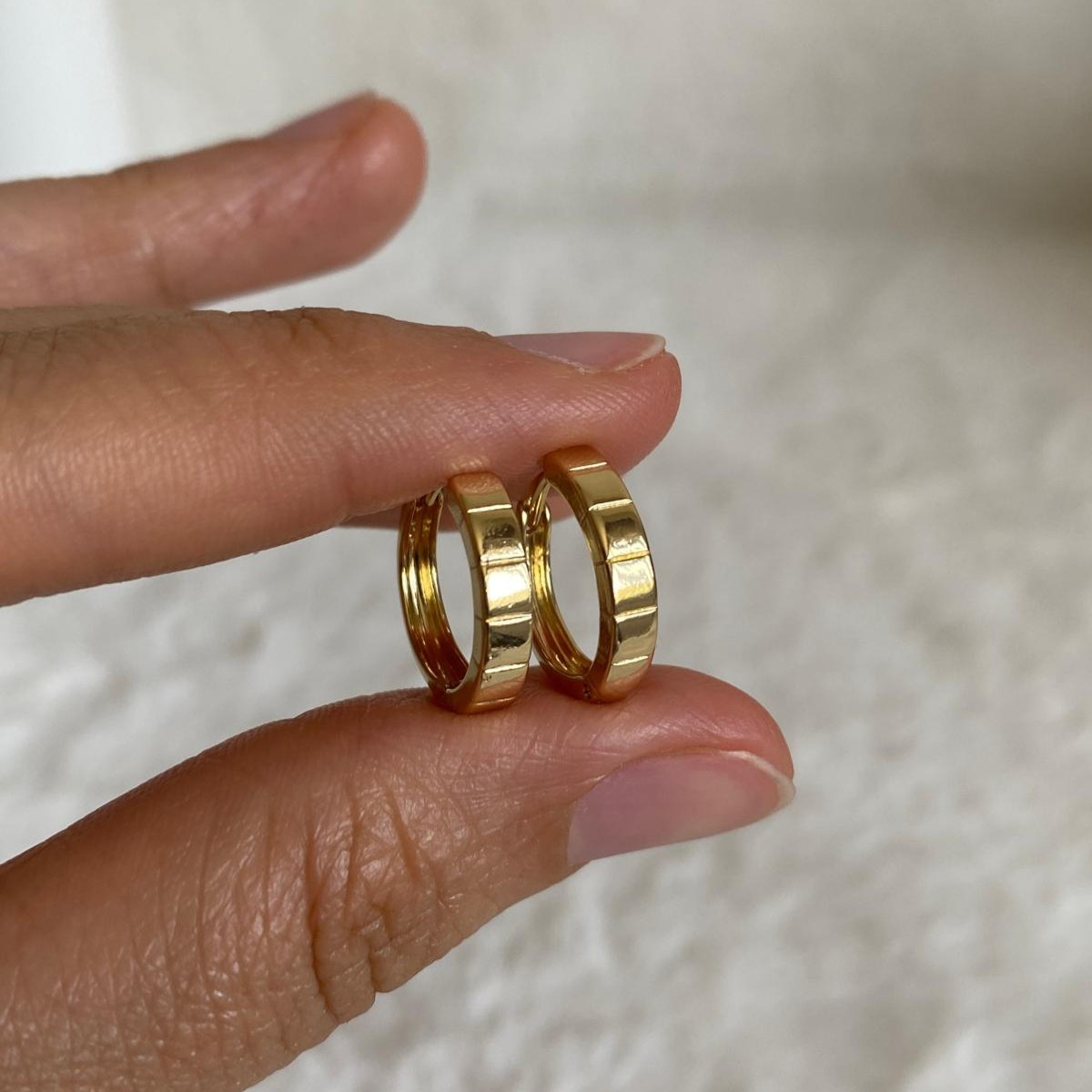 Xuping Gold Rengi Çizgi Detaylı Halka Küpe