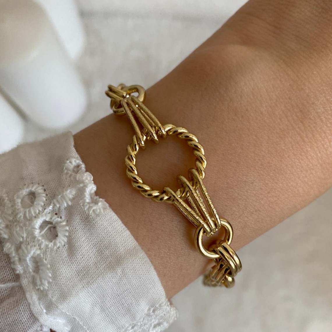 Xuping Gold Rengi Gemici Kilitli Bileklik