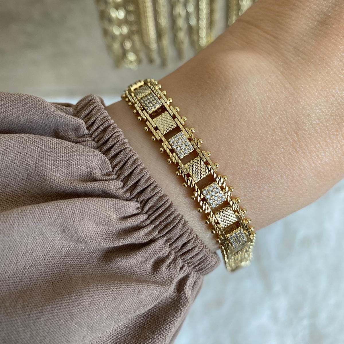 Xuping Gold Rengi Zirkon Taşlı Kare Plakalı Bileklik