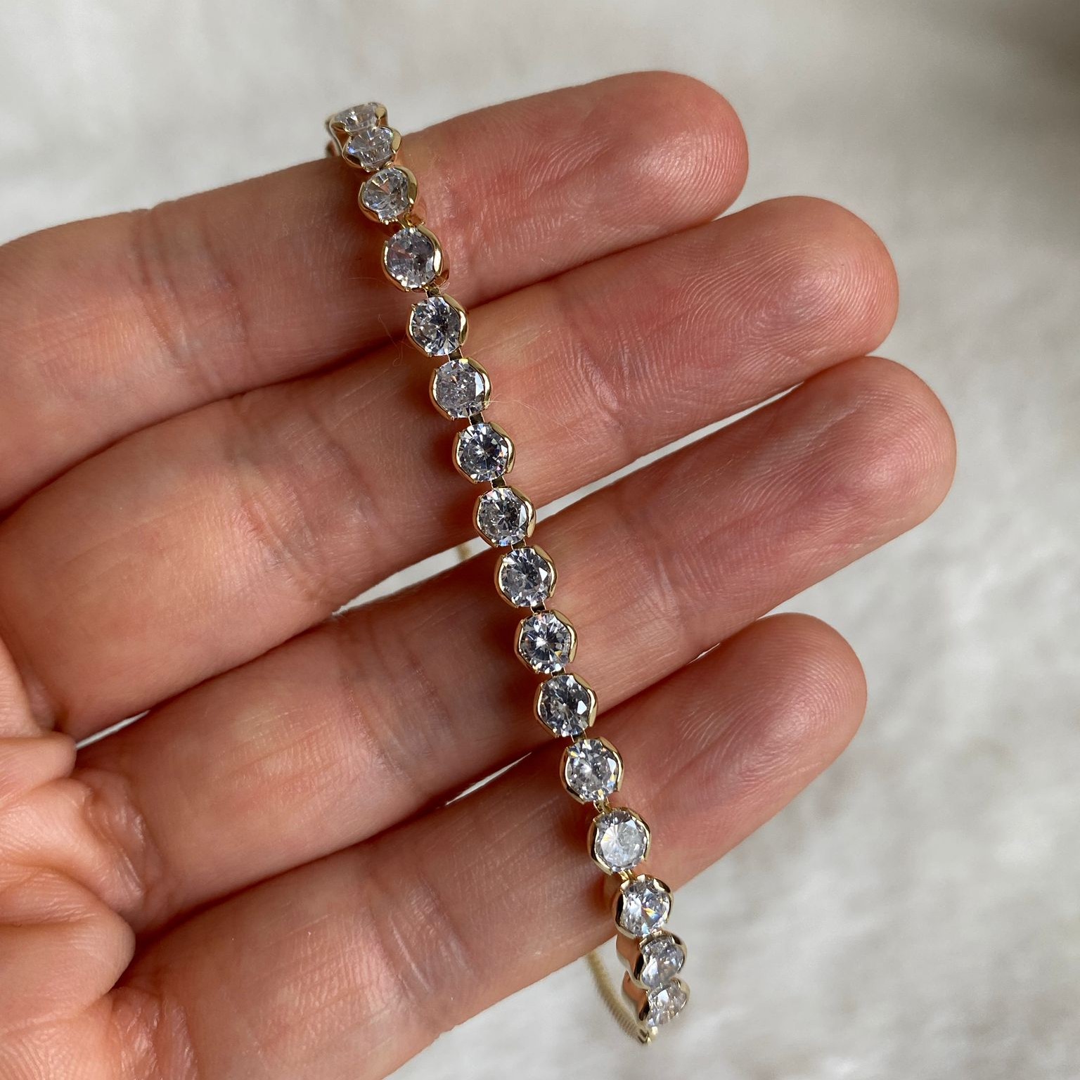 FJ Gold Rengi Taşlı Asansörlü  Bileklik